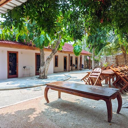 Jati Village, Party Hostel And Bungalows Gili Trawangan Exterior foto