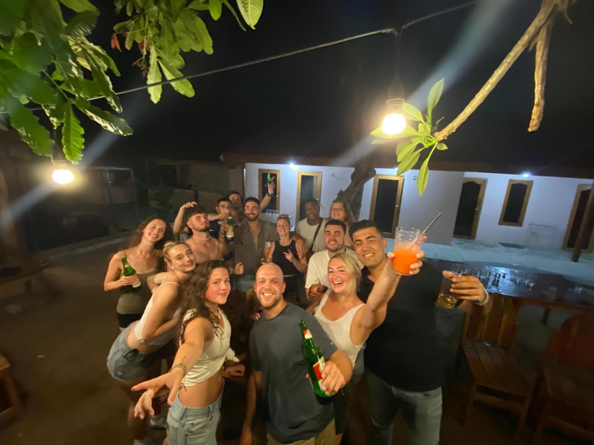 Jati Village, Party Hostel And Bungalows Gili Trawangan Exterior foto