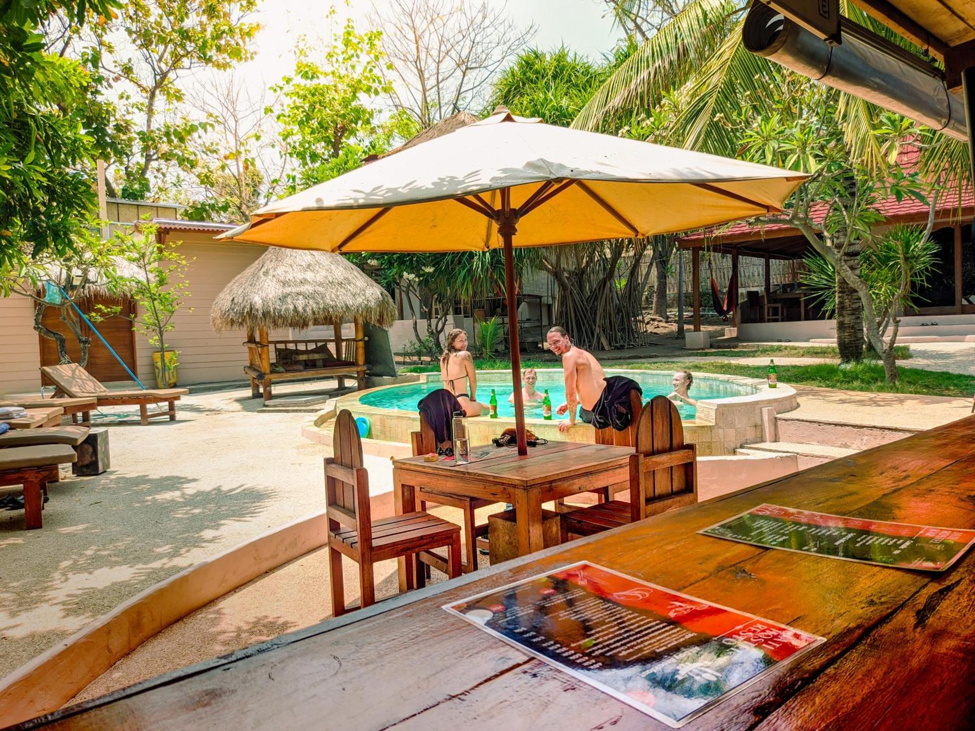 Jati Village, Party Hostel And Bungalows Gili Trawangan Exterior foto