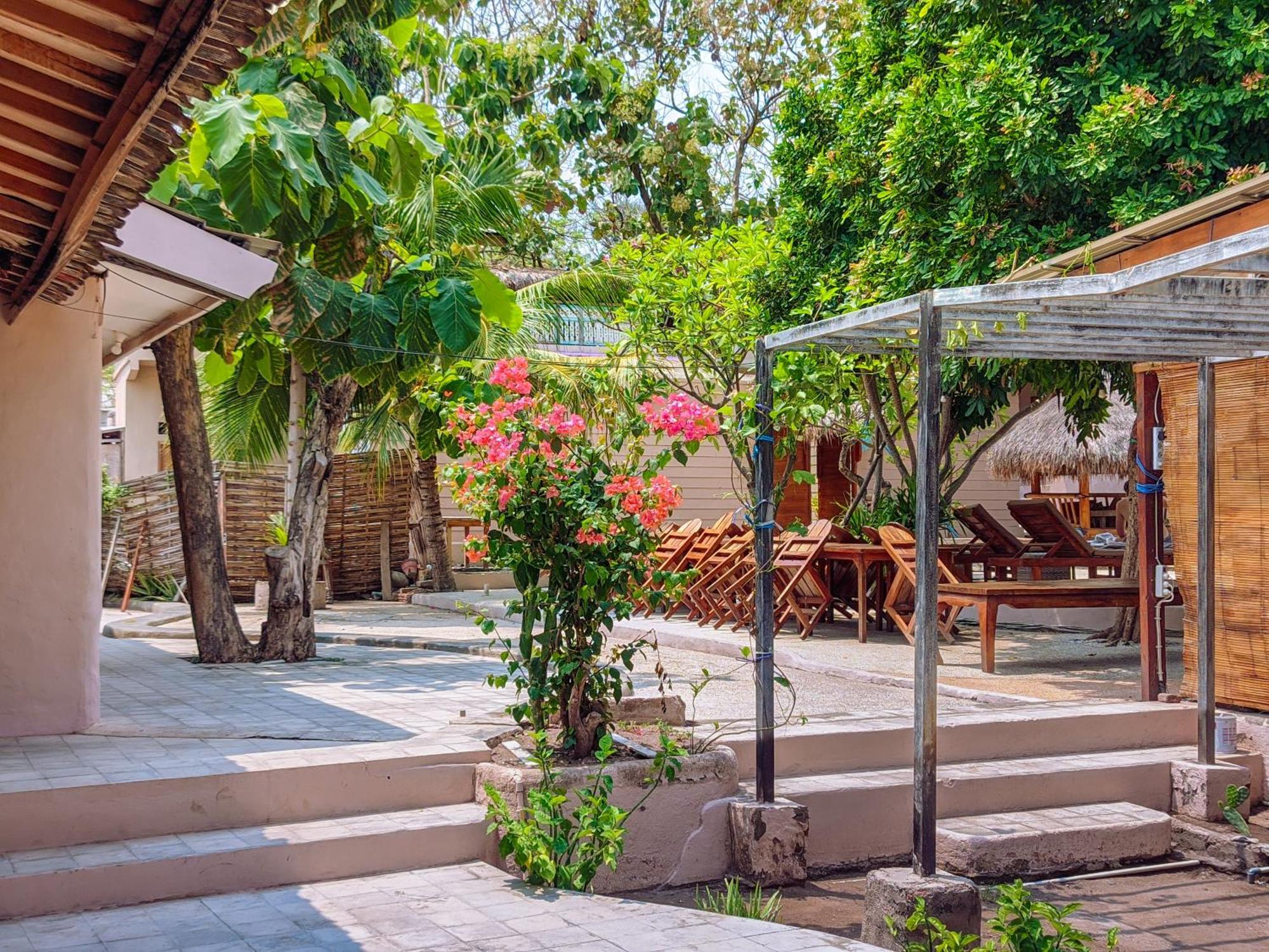 Jati Village, Party Hostel And Bungalows Gili Trawangan Exterior foto