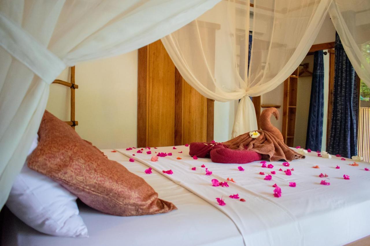 Jati Village, Party Hostel And Bungalows Gili Trawangan Exterior foto